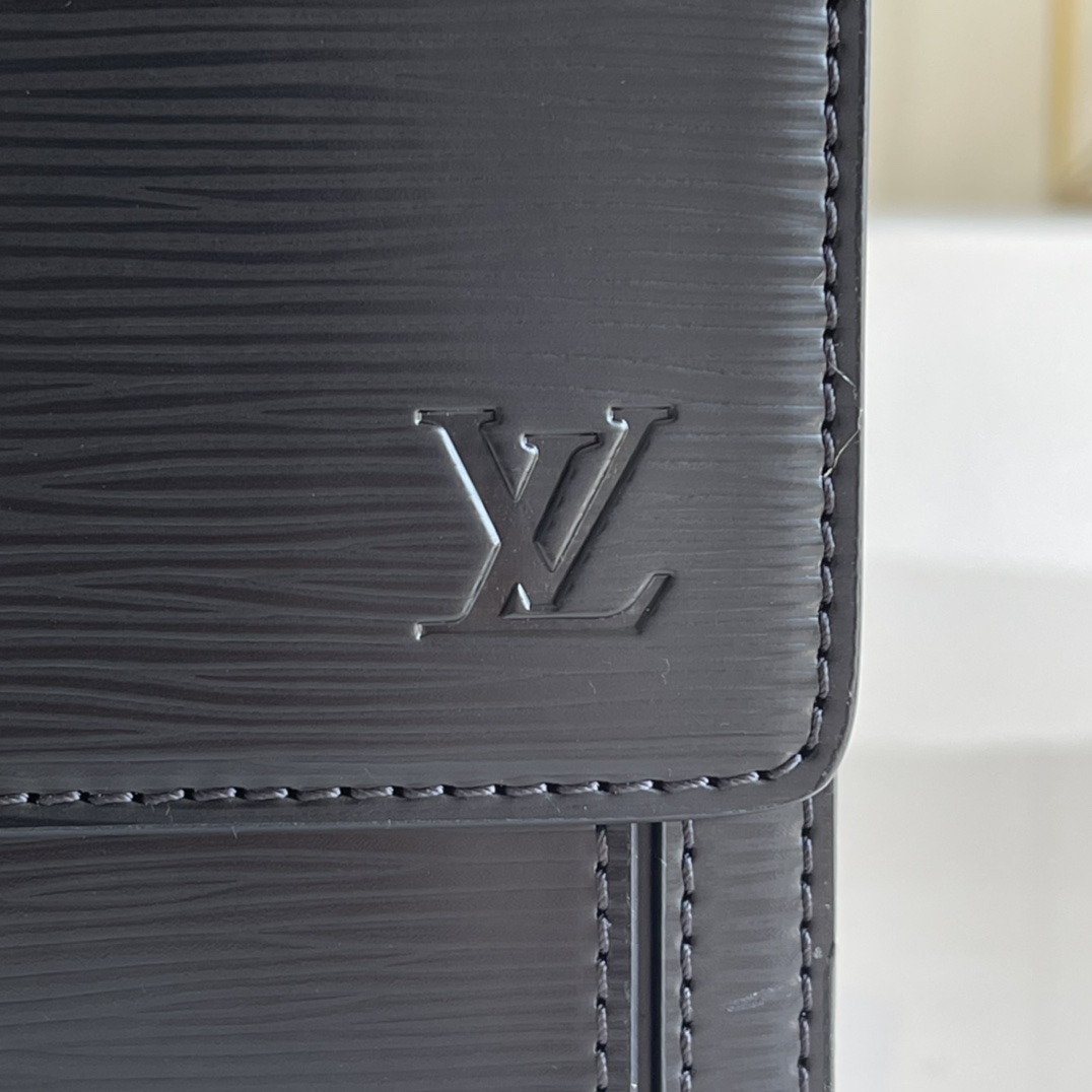 Louis Vuitton Clutch Thames Epi Màu Đen M42742 xách tay chính hãng